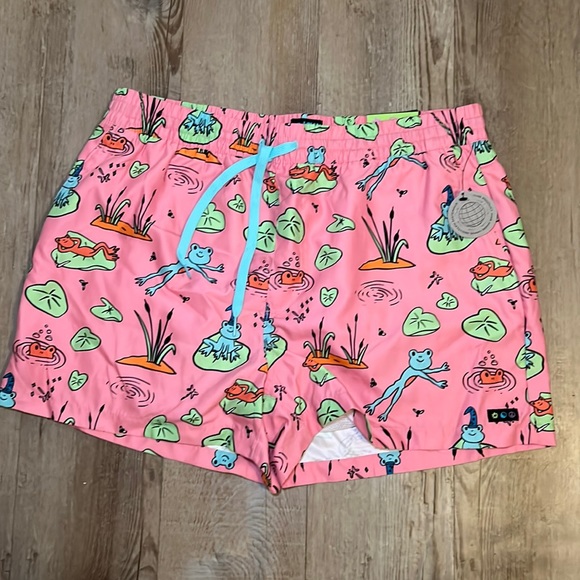 Zumiez Skippy 14.5” short pink/frogs - Picture 1 of 3